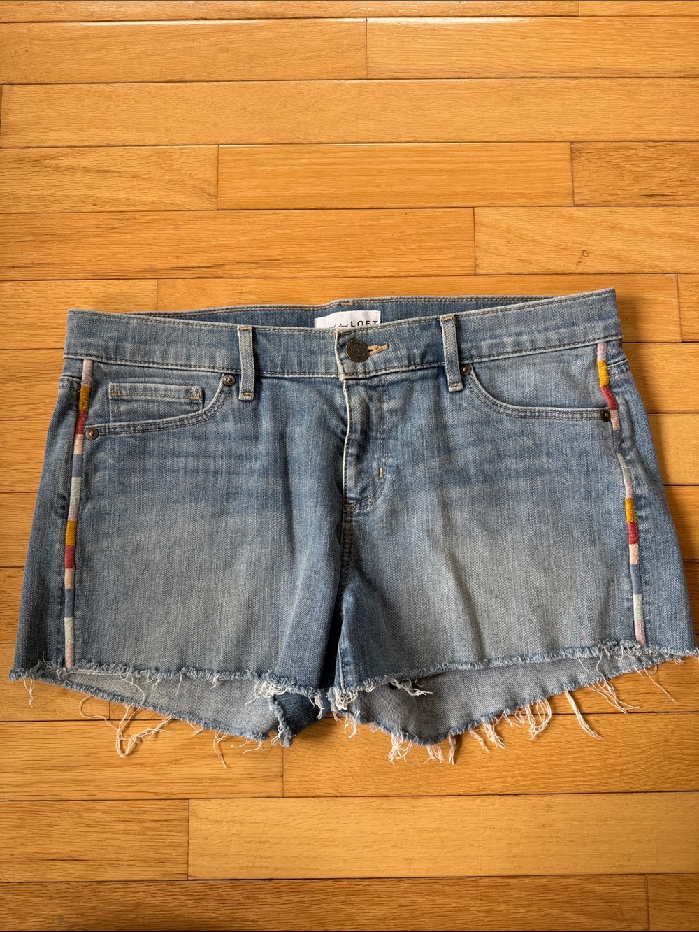 LOFT demon cutoff shorts with colorful stitch detail - 29/8